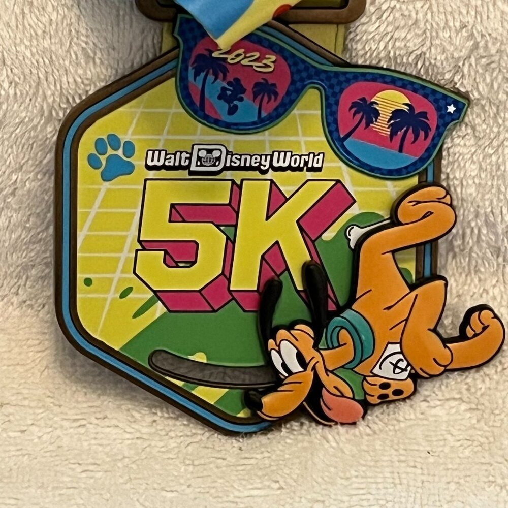2023 WDW 5K Pluto Retro Style Run Disney Medal With Lanyard Walt Disney World